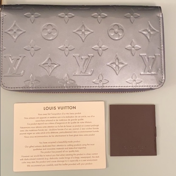 Louis Vuitton Handbags - Authentic Louis Vuitton Monogram Zippy Wallet